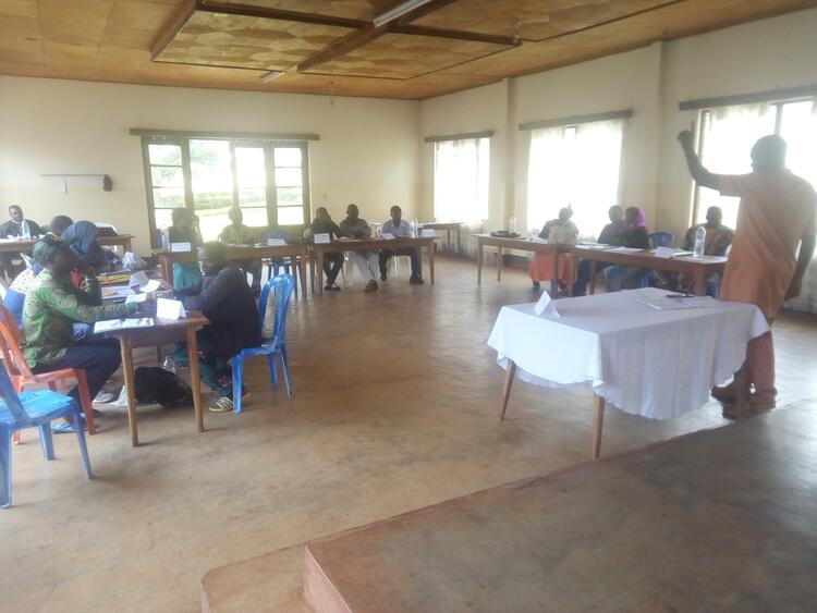 Tsonə́ ŋwɛʼnə lɔ ŋkɛ́ʼnə́ məndî  tsǎp